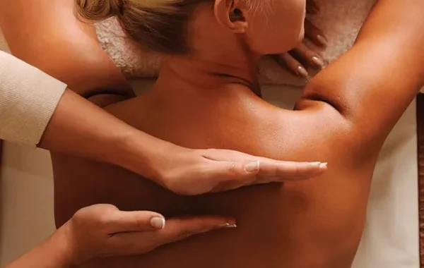 massage et modelage polynésien dans le centre expert beauté situé à la seyne-sur-mer lumi-skin
